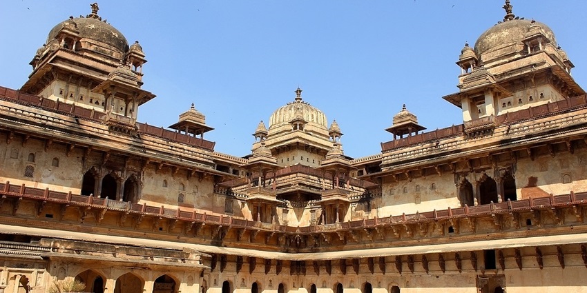 An image of the Raja Temple in Orchha, Madhya Pradesh, one of the good places in India.