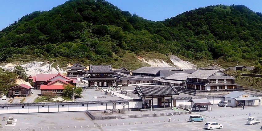 Being the most sacred Japanese city, Osorezan is worth being on the list of spooky spots.