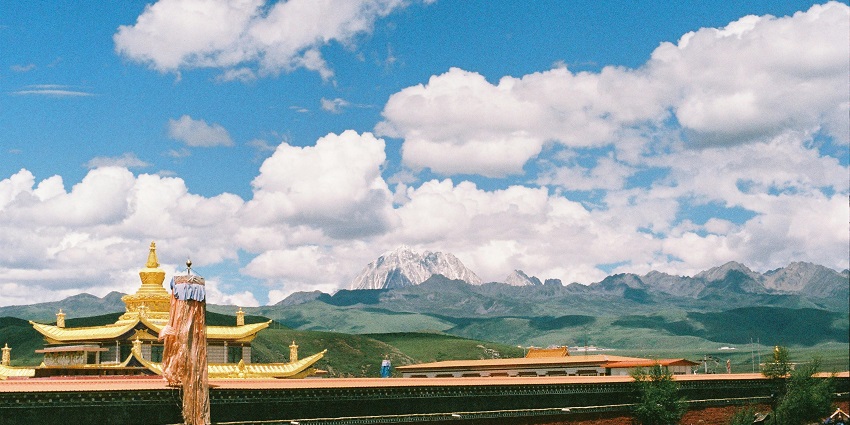 Clear view of the beautiful Tagong Golden Temple in China