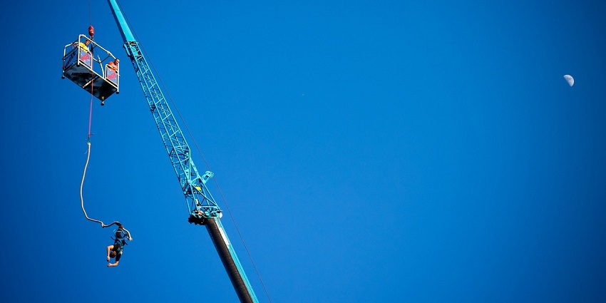Dive into the thrill of a lifetime at Universal Adventures, Gurgaon’s bungee jumping hub