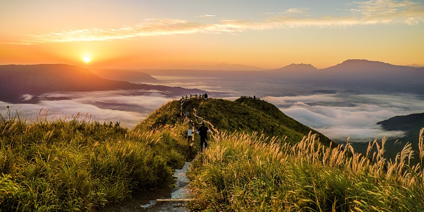 Beautiful snap of the green grasslands and scenic landscape of Japan
