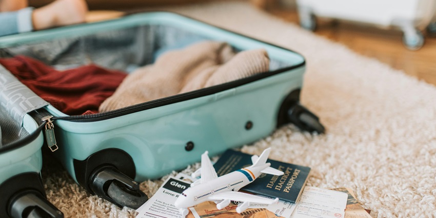 Carry light clothes and other essential travel things when visiting the monastery.