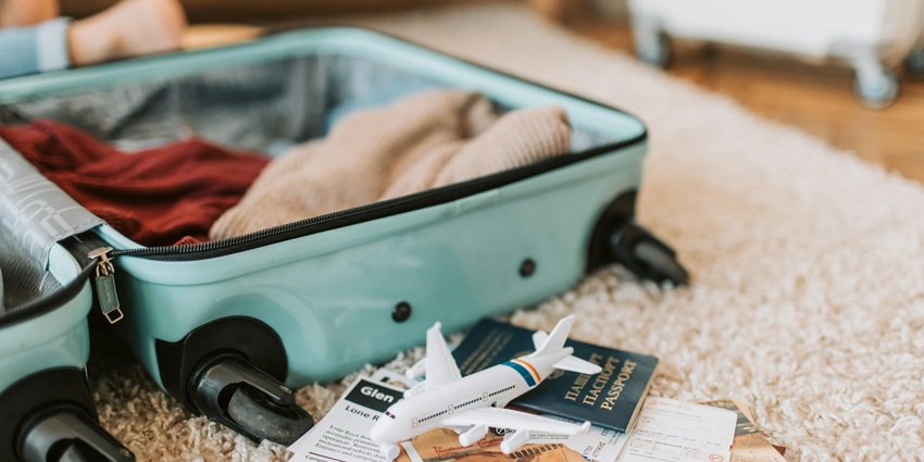 Carry light clothes and other essential travel things when visiting Palawan Island.