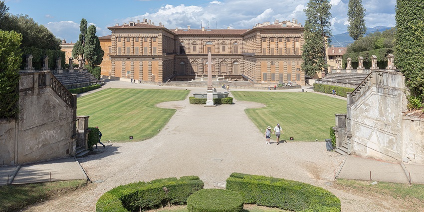A wide view of manicured bushes and a building at Boboli Gardens.
Viewers of this file can see comments and suggestions