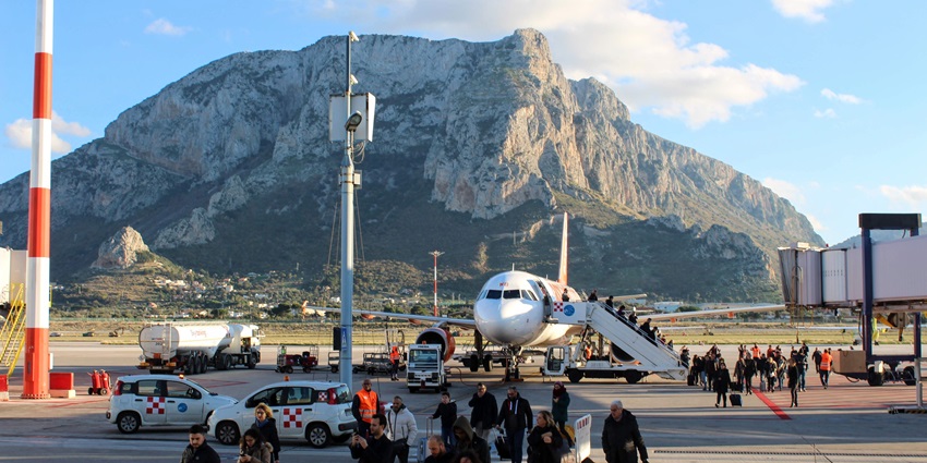 Image of passengers walking towards baggage claim after a flight - Palermo Falcone-Borsellino Airport
