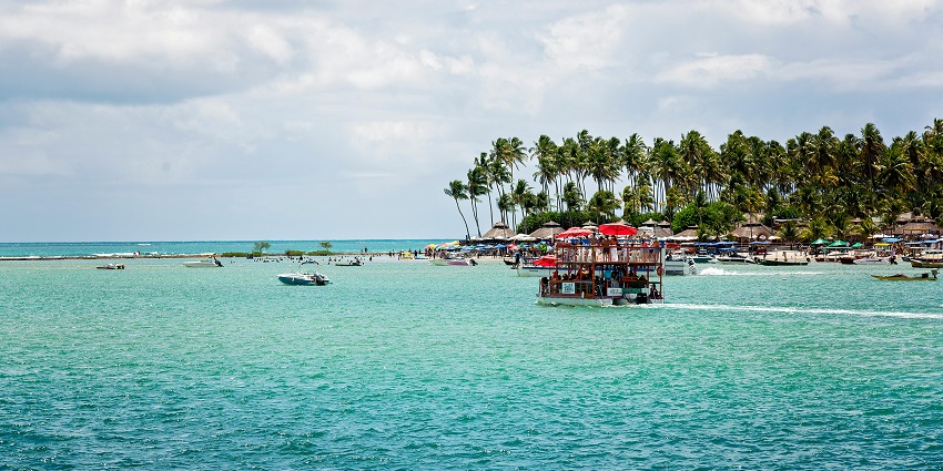 Scenic beach renowned for diving and vibrant marine ecosystems.