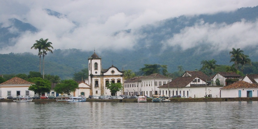 Wander charming streets and enjoy peaceful boat rides on Valentine’s Day in Brazil.