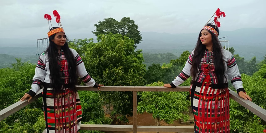 Image of two visitors in Mizoram posing for pictures in Mizo traditional attire