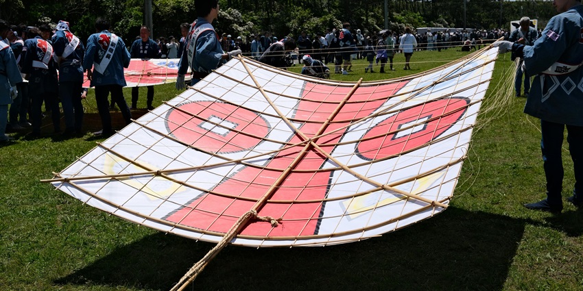 An image showing participants creating colourful kites during a workshop for Uttarayan, the harvest festival of Gujarat.