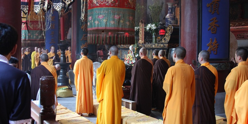 Engage in traditional Korean festivals and celebrations.