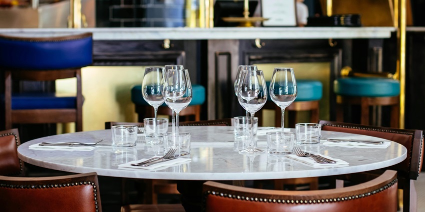 An image showcasing top notch interiors of a bar, resembling the vibrant Pascha Munich.