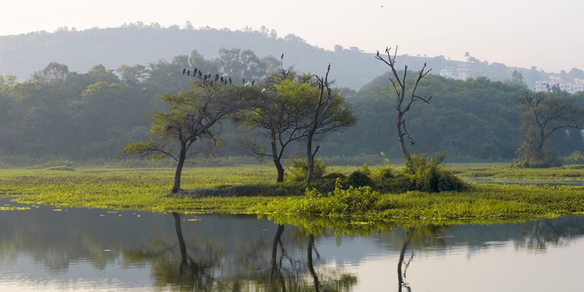 This is one of the most beautiful views of one of the Pinterest lakes in Pune, surrounded by misty mountains and waterfalls