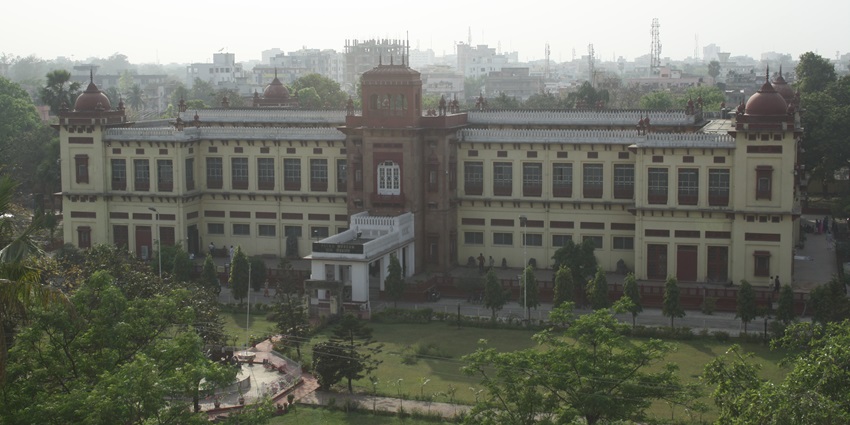 An image showing the exterior view of Patna Museum, a well-known museum in Bihar, India