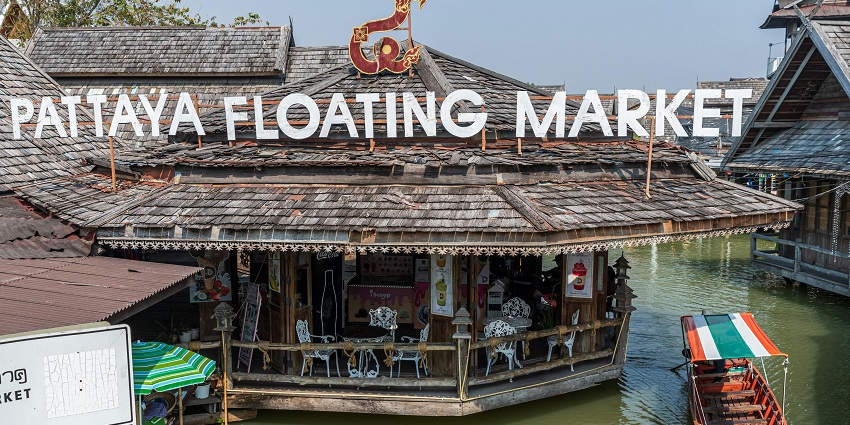 Pattaya Floating Market in Thailand - Vibrant market selling local goods from boat vendors