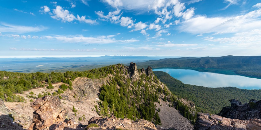 A mesmerising view of Oregon’s Paulina Lake with Paulina Peak in the foreground.