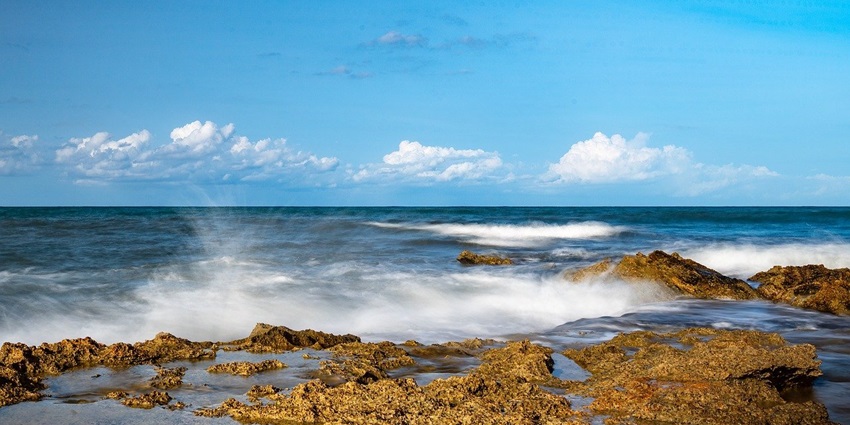 A picturesque view of Pechiparai Beach, showcasing its natural beauty in Kanyakumari