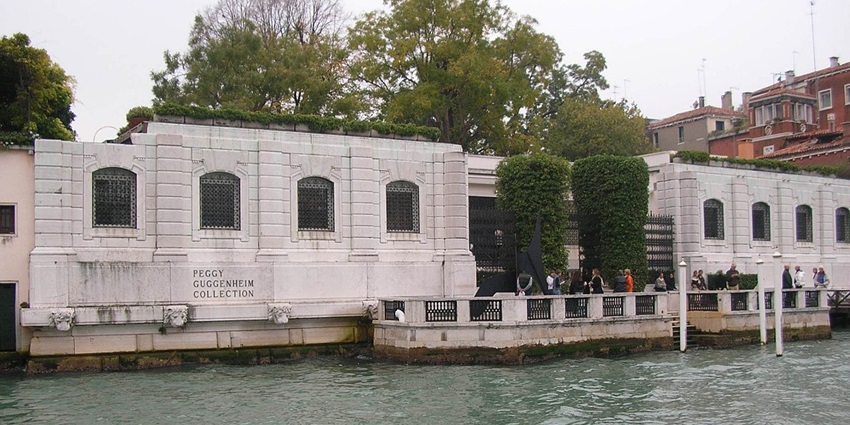 Lakeside view of Peggy Guggenheim Collection, a place to visit in Venice
