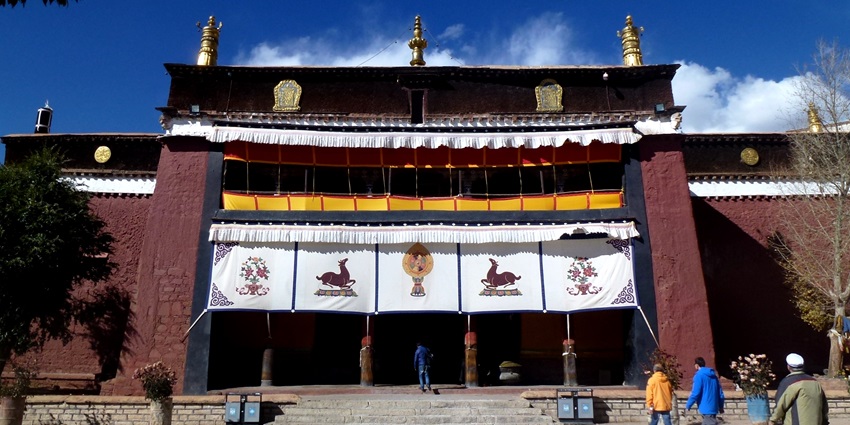 View of Pelkor Chode Monastery, established in 1418, by the First Panchen Lama.