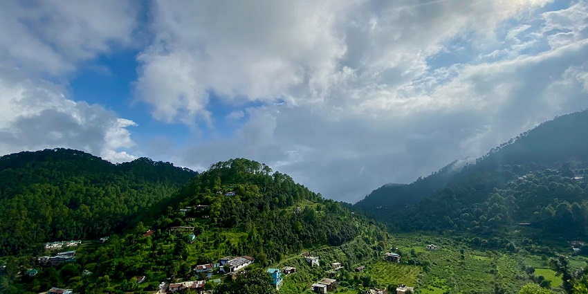 A glimpse of Peora, a quaint village near Mukteshwa ad known for its untouched beauty.