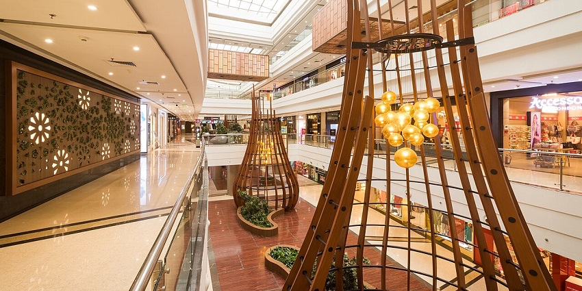 Phoenix Marketcity is a luxurious shopping mall in Pune with more than 350+ stores.