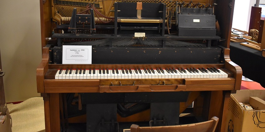 Museum showcasing historical mechanical pianos and their fascinating music history
