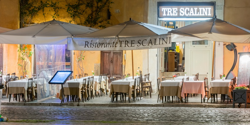 A chic restaurant with outdoor seating at Piazza Navona, a spot for Roman Nightlife.