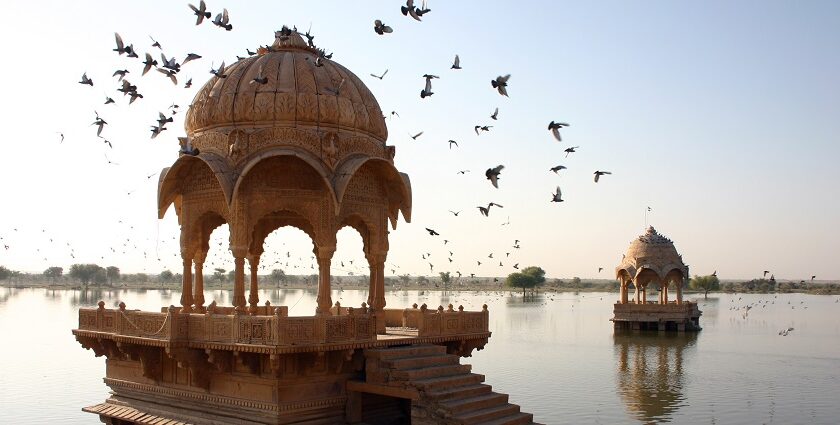 An image of Amar Sagar Lake in Jaisalmer, India, showcasing a soothing environment and peaceful surroundings.