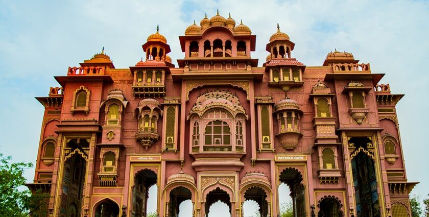 An image of a spectacular monument in Jaipur, one of the places to visit in January in north India, with clear blue skies and calm waves.