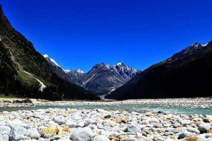 An image of Yumthang Valley, one of the best places to visit in October in North India.