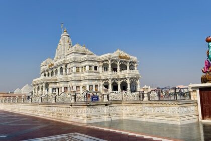 An image of the famous Prem Mandir temple, a religious place in Vrindavan, India.