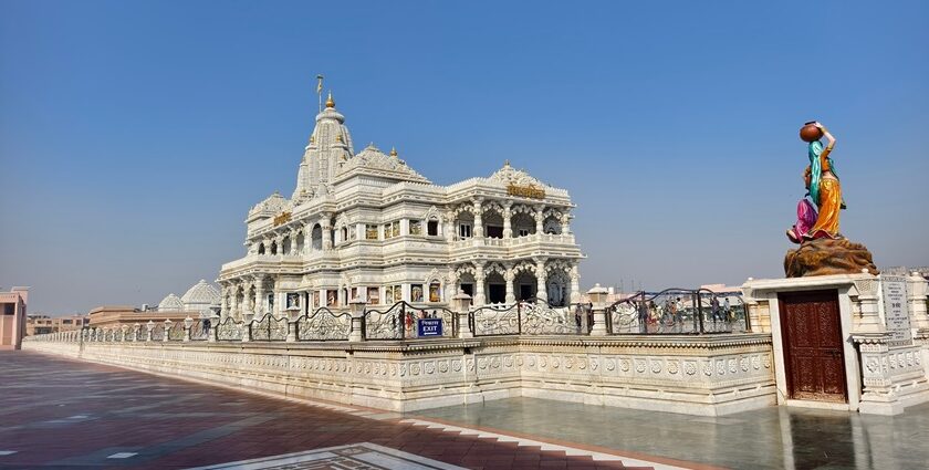 An image of the famous Prem Mandir temple, a religious place in Vrindavan, India.