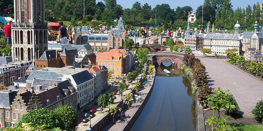 The miniature park is among the best things to see in the Netherlands displaying famous Dutch landmarks and cultural scenes.
