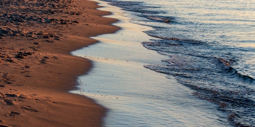 Golden sunsets at one of the Valencia beaches offer pure serenity and a lively atmosphere.