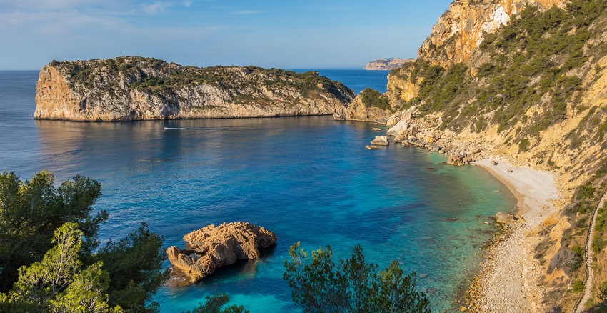 Playa del Ambolo is a clothing-optional beach where naturists can enjoy a relaxed environment.