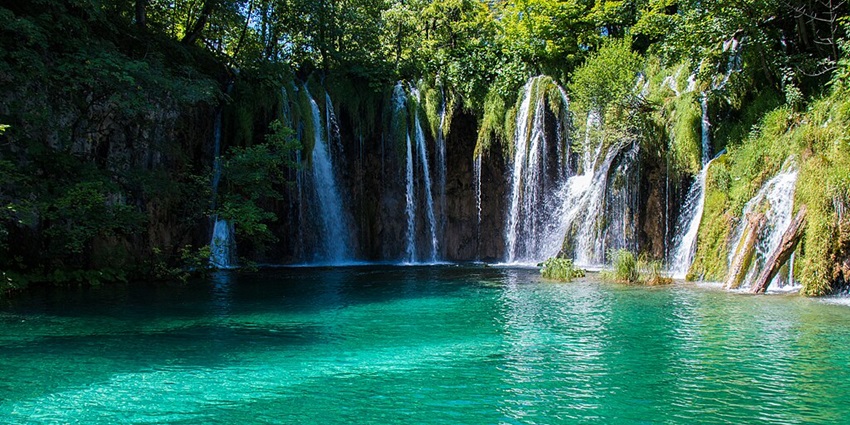 An image of Plitvice Lakes, Croatia, one of the most beautiful lakes in Europe, with waterfalls.