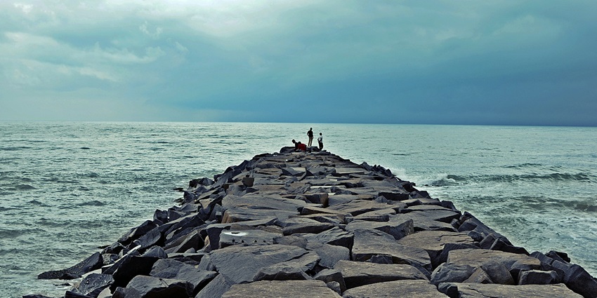 An image of Paradise Beach in Pondicherry, ideal for outdoor activities and sightseeing.