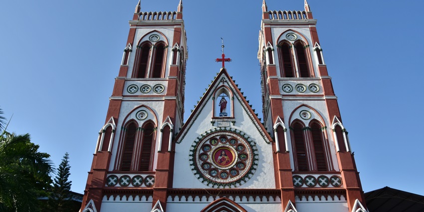 Pondicherry’s French charm and serene beaches make it a traveler’s paradise.