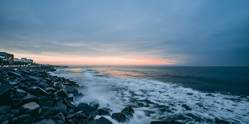 Experience romantic strolls along Promenade Beach, a coastal haven in India.