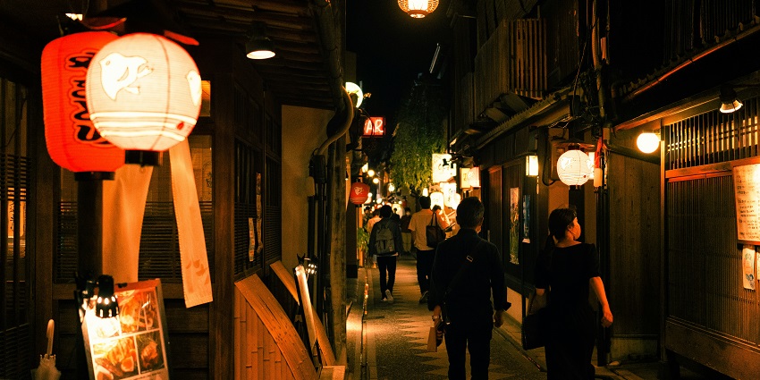 An image of historic Kyoto alley famous for dining, nightlife, and geisha culture.
