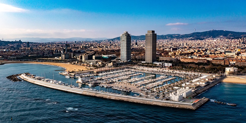 Explore artificial reefs and marine life with Scuba Diving in Barcelona