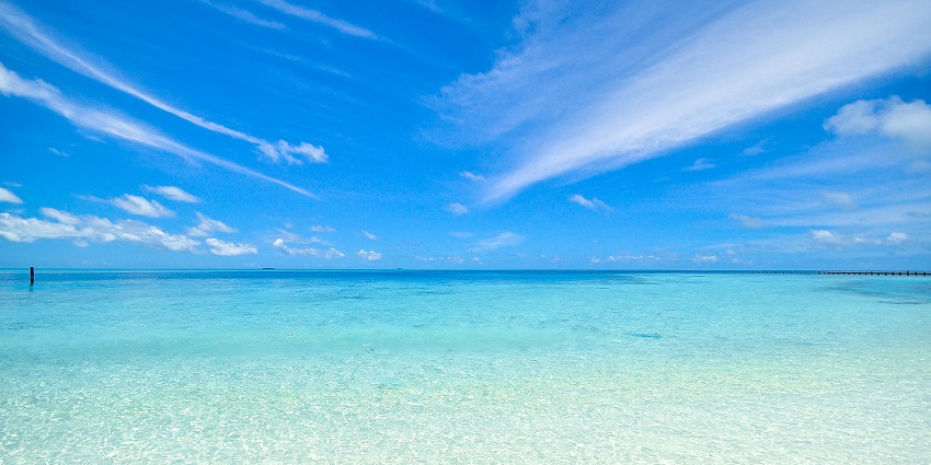 Glittering beauty of beaches in Lisbon with clear blue shores!