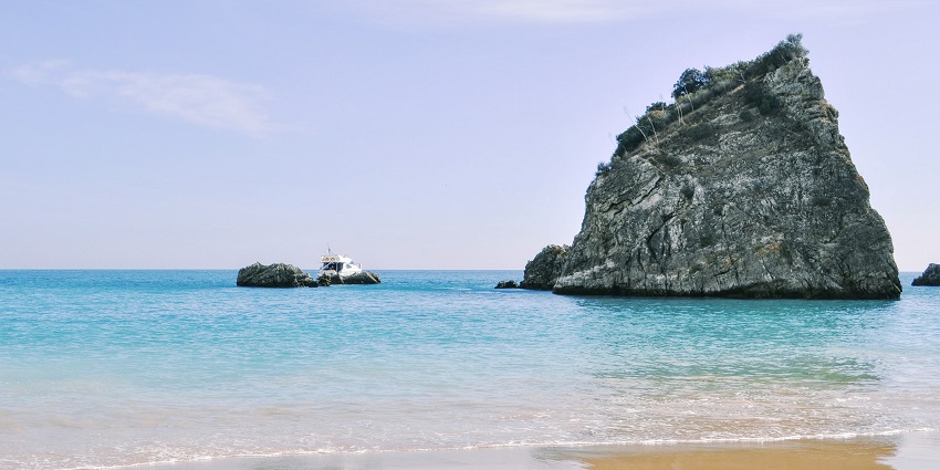 Praia de Gale, one of the beaches near Lisbon known for its golden sands, and clear waters.