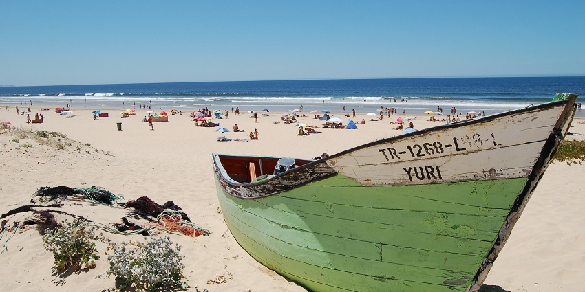 Praia de Odeceixe offers scenic views and is situated on the border of the Alentejo and Algarve.
