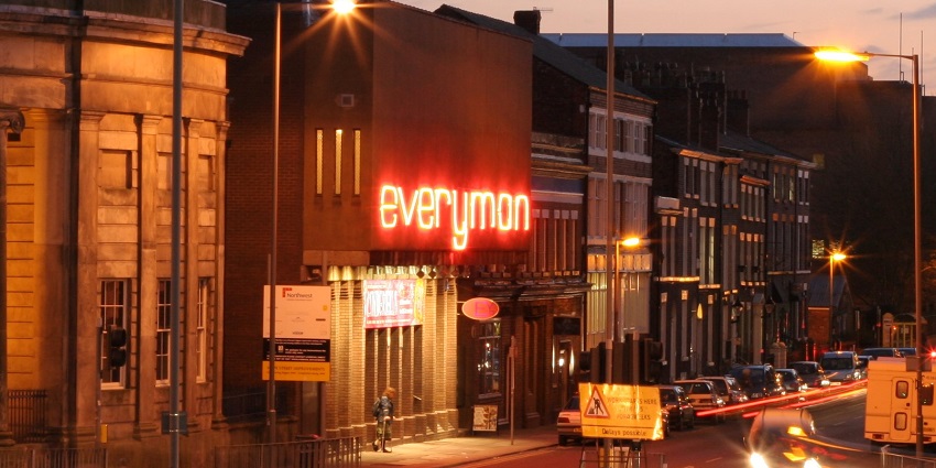 Snuggle up for a romantic movie night in a luxurious, intimate private cinema setting