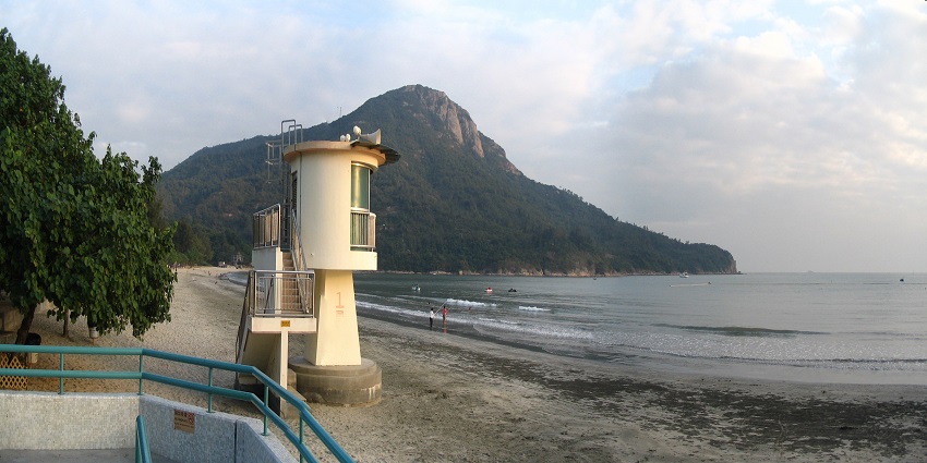 Pui O Beach is a charming and tranquil spot that is famous for its black and yellow sand.