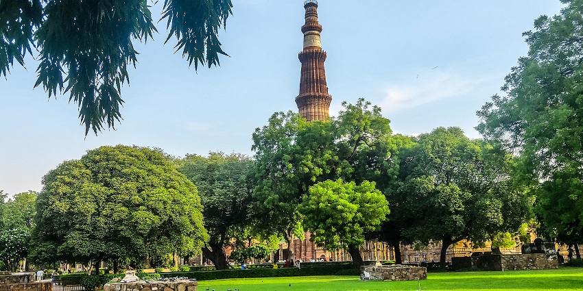 Lush Green Gardens at Qutub Minar, a place near the biggest shopping mall in Delhi