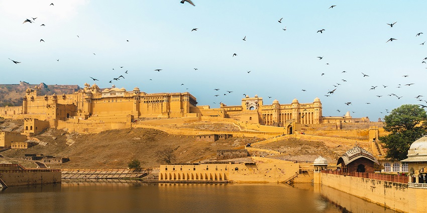 An image of Ghats on the Pushkar Lake, one of the places to see in Rajasthan for couples