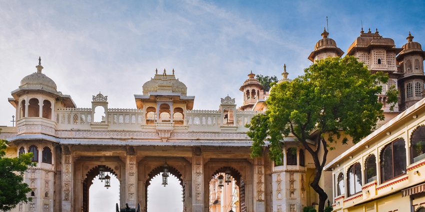 An image of the view of Udaipur in Rajasthan, one of the tourist places in India for families.