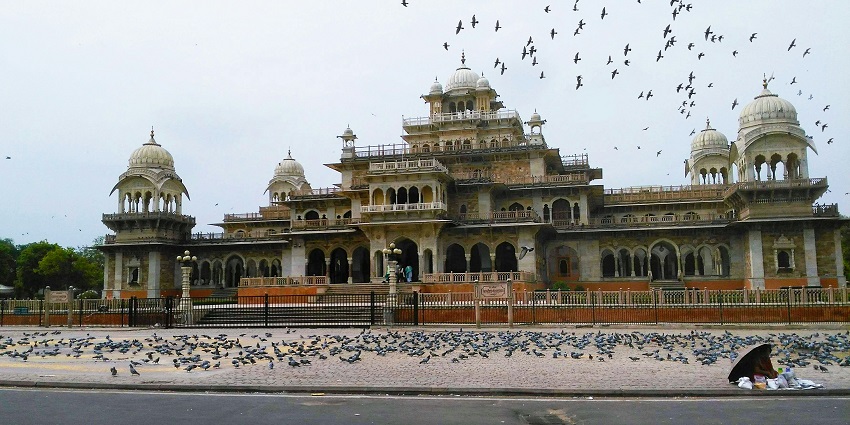 An aerial view of Udaipur in Rajasthan, one of the places to visit in March in India with family.