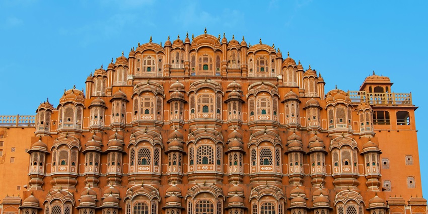 An image of the Hawa mahal in Rajasthan, one of best places to visit in march in North India